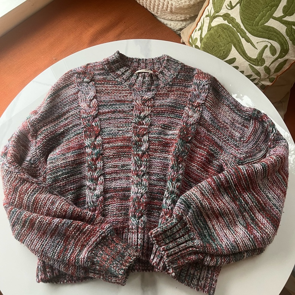 STINE GOYA Red and Green Crew Neck Sweater with Chunky Knit and Long Sleeves